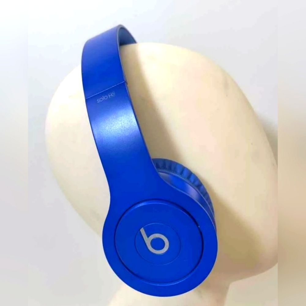 Beats by Dr. Dre Headphones Blue ear phones